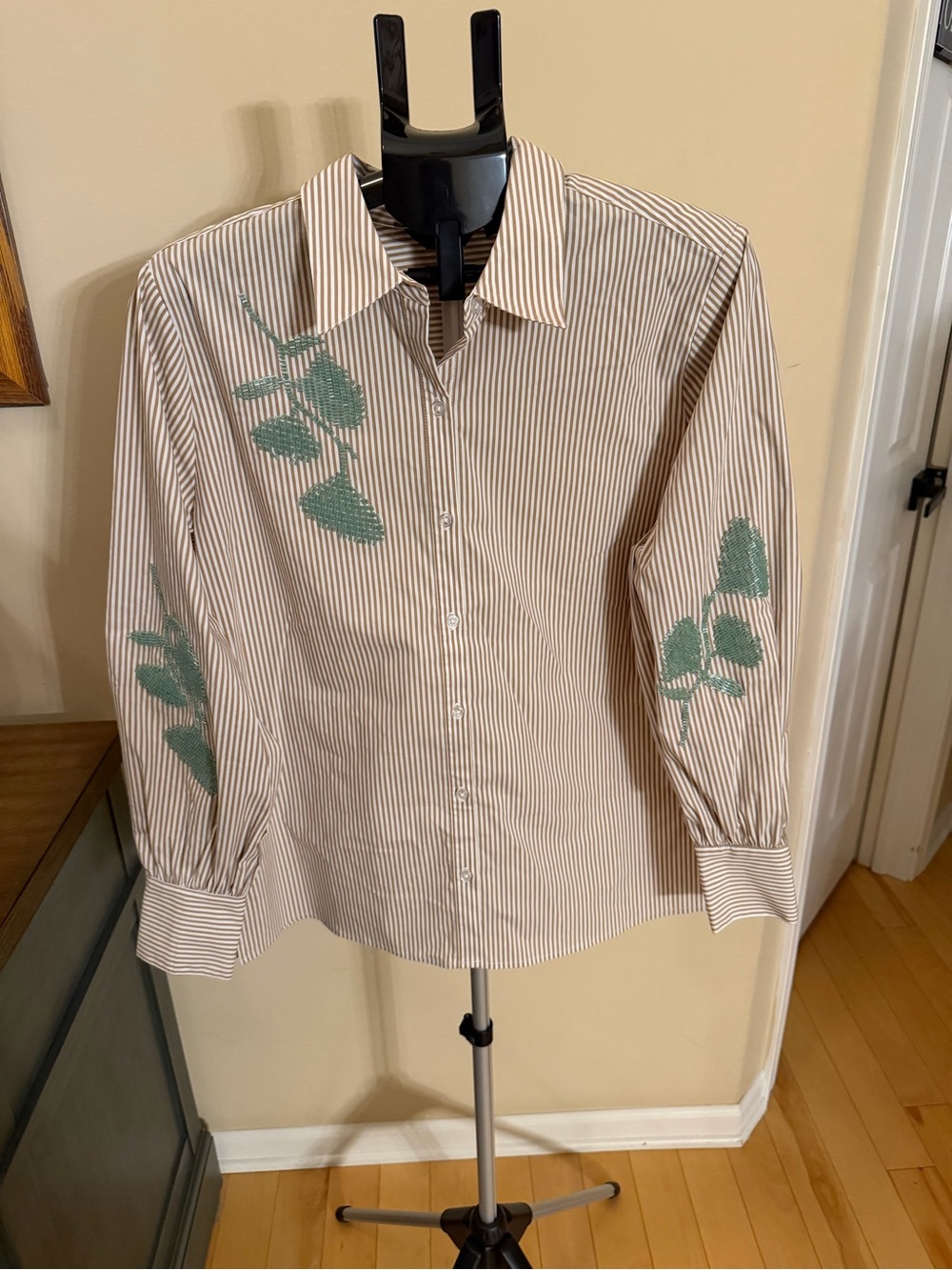 G by Giuliana Beaded Leaf Stripe Button Front Blouse M Boutique Style